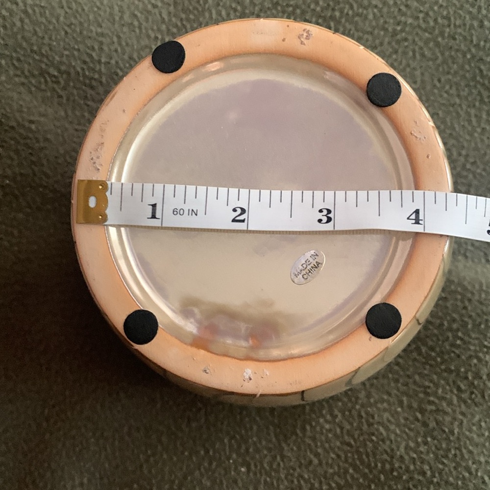 New beautiful gold flower pot with decorative lines. See pictures for size. - Picture 2 of 8